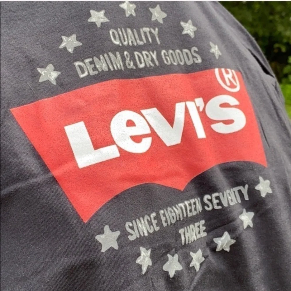 Levi’s tee black/red medium youth 5-6 yrs, NWT